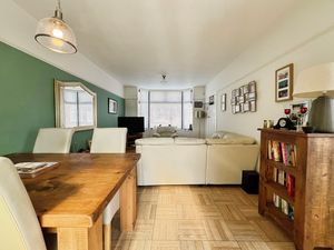 Lounge diner- click for photo gallery